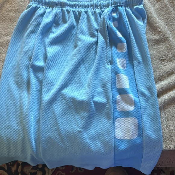 Nike mesh shorts - Picture 2 of 2